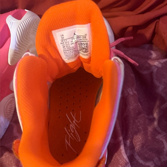 JORDAN Max Aura 4 Big Kids' Shoes In White,safety orange,pinksicle,(GS Sz.5Y) - Picture 8 of 10